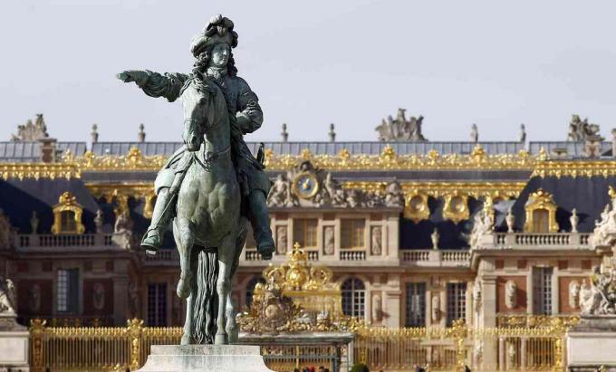 Chateau De Versailles-i szobor XIV. Lajos királytól