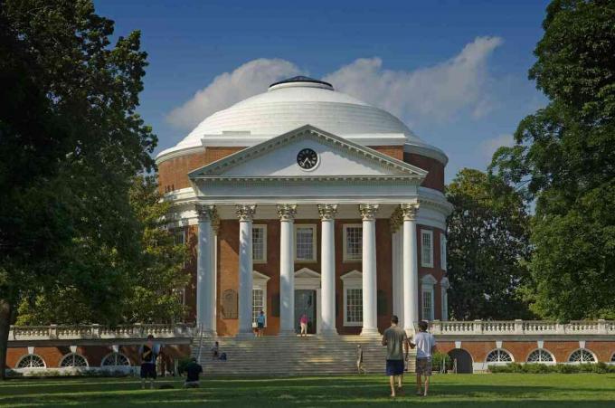 USA, Virginia, University of Virginia Rotunda és tudományos falu. Thomas Jefferson alapította; Charlottesville