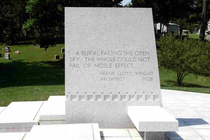 1928-ban tervezték Darwin D. számára. Martin, Frank Lloyd Wright sírköve és epitafija a Kék ég mauzóleumát írja le