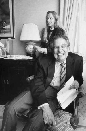 Octavio Paz feleségével, Marie-José-val, miután megnyerte a Nobel-díjat