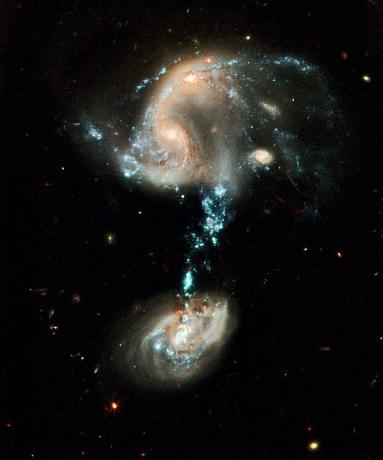 Egyesülő galaxisok