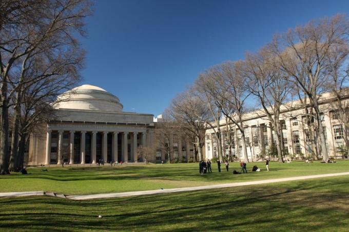Killian Court és a Nagy Kupola az MIT-ben