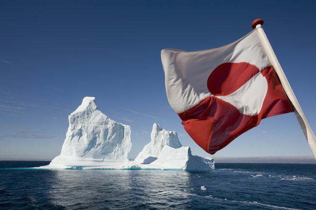 Grönland zászlaja az Arctic Umiaq Line kompon