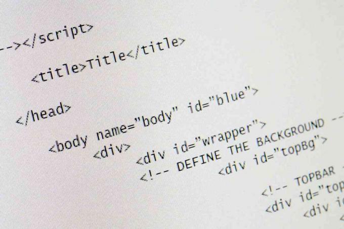 HTML kód fehér alapon