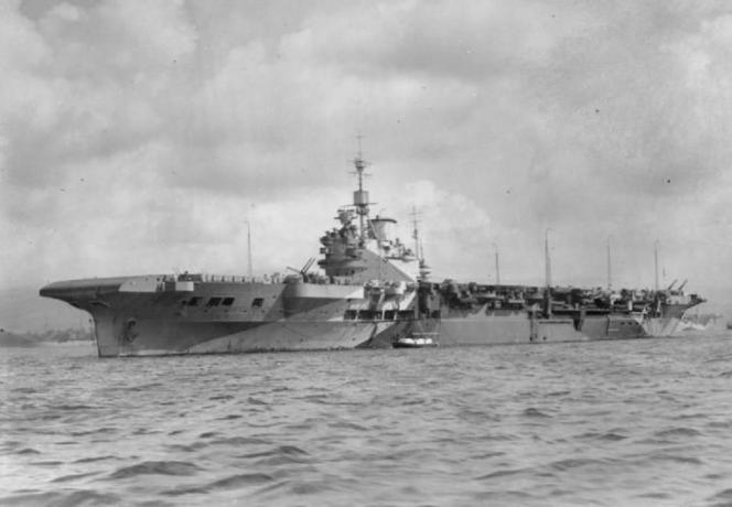 Fotó a HMS Illustrious repülőgép-hordozóról