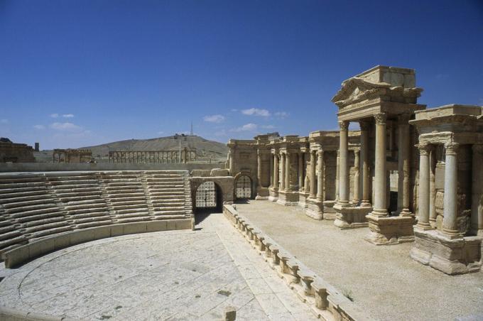 Restaurált kő és márvány római szabadtéri színház Palmyra-ban, Szíria