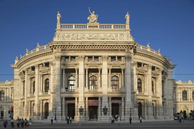 Burgtheater Bécsben, Ausztria