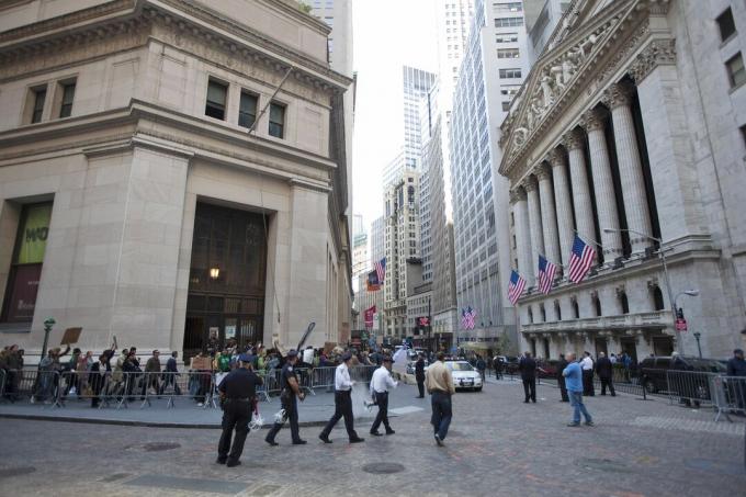 A Broad Street és a Wall Street történelmi kereszteződése New Yorkban