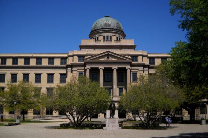 Texas A&M Akadémiai épület a College Station fő campusának szívében