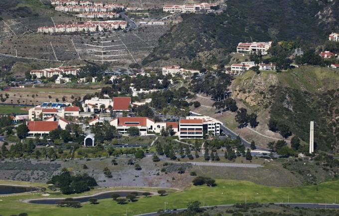 A légi felvétel a Pepperdine Egyetem campusára, Malibu, Kalifornia