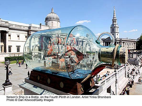 Nelson hajója egy palackban a Trafalgar tér negyedik lábazatán - Yinka Shonibar