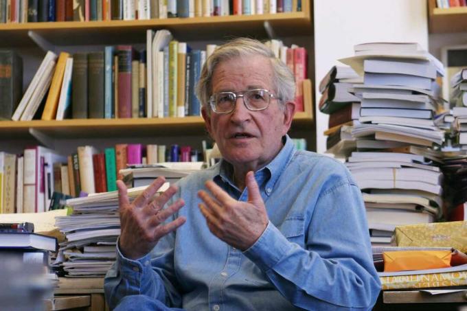 Nooms Chomsky