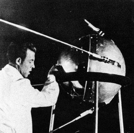 Sputnik 1 összeszerelés