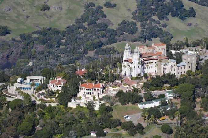 Légifotó Hearst kastély, San Simeon, egy kastély egy dombon, San Luis Obispo, Kalifornia