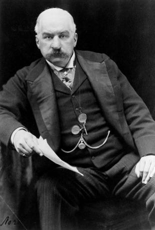 John Pierpont (J.P.) Morgan (1837–1913), az amerikai finanszírozó. Az Egyesült Államok jelentős ipari növekedéséért volt felelős, ideértve az USA Steel Corporation megalakulását és a fő vasutak átszervezését. Későbbi éveiben művészetet és könyveket gyűjtött, és jelentős adományokat nyújtott múzeumoknak és könyvtáraknak