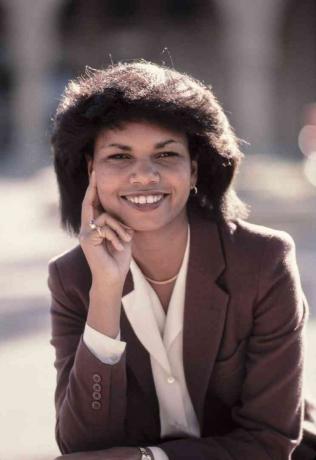 Condoleezza Rice, a Stanfordi Egyetem professzora portréra pózol 1985 novemberében