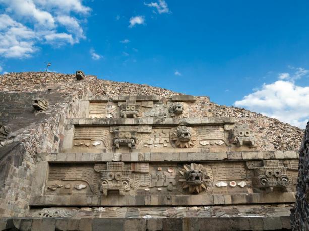 Quetzalcoatl temploma Teotihuacanban