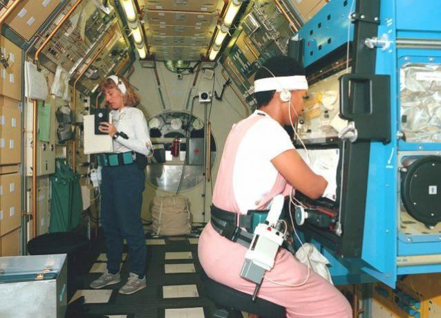 Képek Mae Jemisonről - Spacelab-J Crew Training: Jan Davis és Mae Jemison