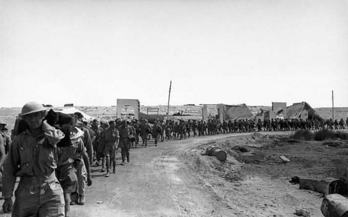 Elfoglalták az Alllied csapatokat Tobrukban.