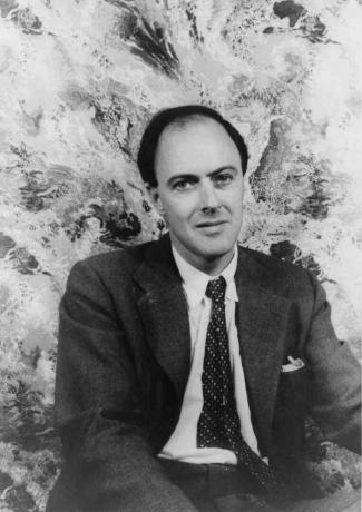 Nyakkendőt és kabátot viselő Roald Dahl arcképe